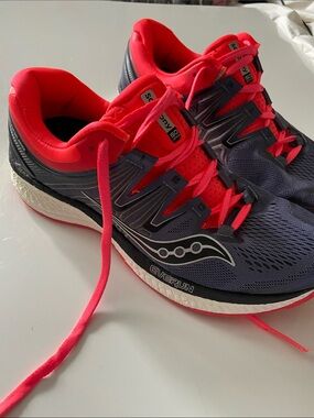 Saucony Women's Hurricane ISO 4 Running Shoes in a Vizi Red/Black/Grey colorway.